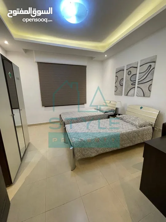 شقة طابق اول  مساحة الشقة 210 متر مربع خلف السفاره السعودية