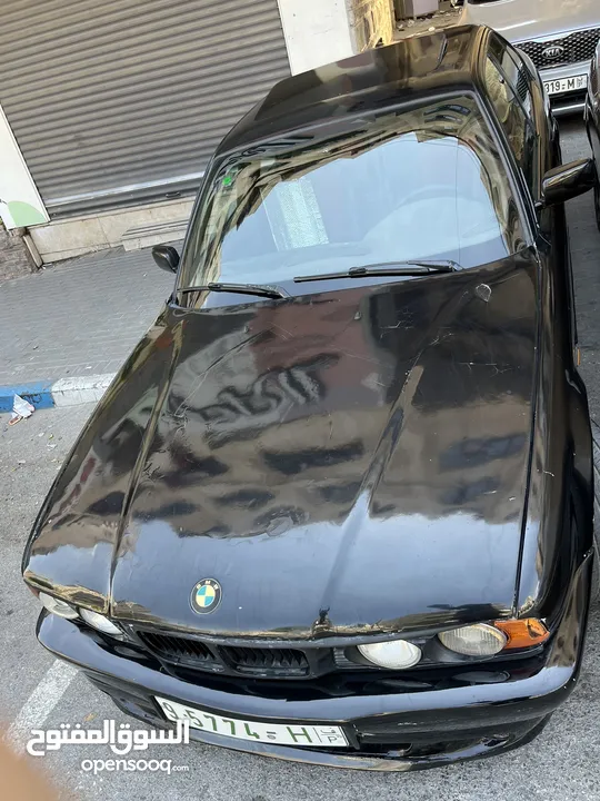 E34 BMW   اسود 6 سلندر