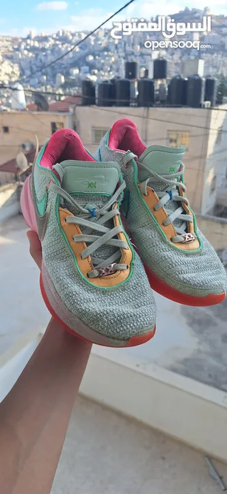 LeBron 20 time machine white  بوت كرة سلة