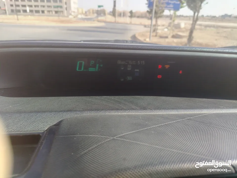 تويوتا بريوس سي موديل 2013 لون أسود بحالة جيده ترخيص جديد فحص مرفق السعر 6000 قابل للتفاوض للجادين
