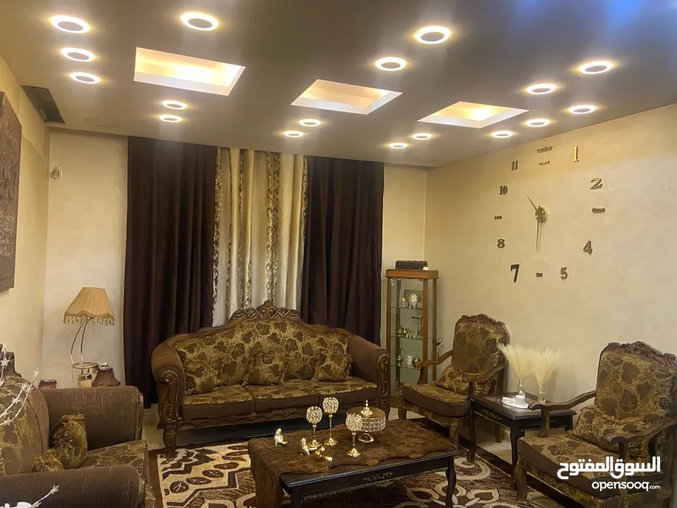 طقم كنب مصري خشب زان دمياطي مع طقم طاولات وبرداي