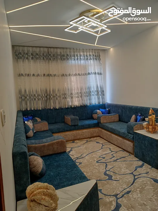 شقة سكنية للبيع في سحاب طابق ثاني مدخلين للشقة  قرب الجامع ابو بكر الصديق الحي الغربي