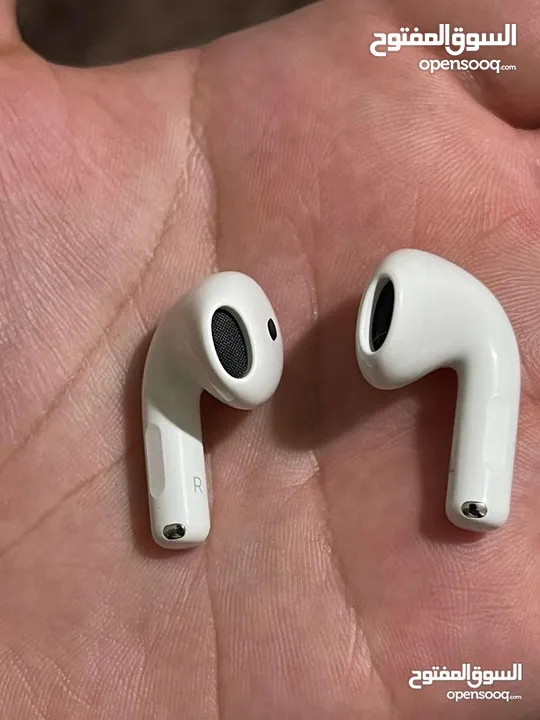 أختار الأصلي وريح راسك النسخة الأحدث والأقوى  بطارية تصل إلى 5ساعات من الأستخدام Apple AirPods 4 AN