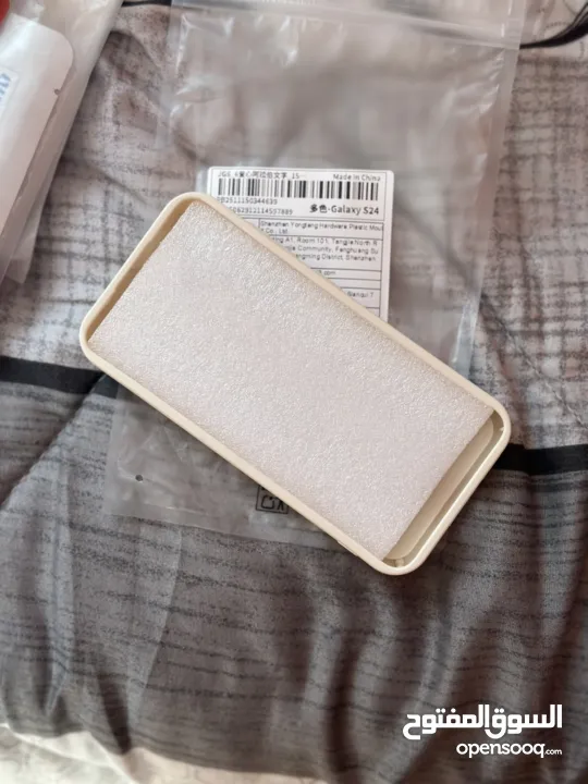 كفر تلفون جديييد -Galaxy S24 رائع و راقي و الالوان نار و الكتابة واضحة و حلوة والتوصيل المجاني جامعة