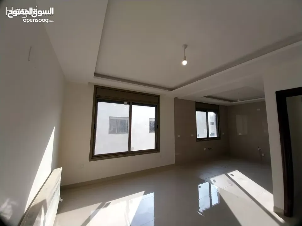 شقة طابق ثالث مع روف بمساحة 174 متر للبيع في ام السماق  ( Property ID : 30724 )