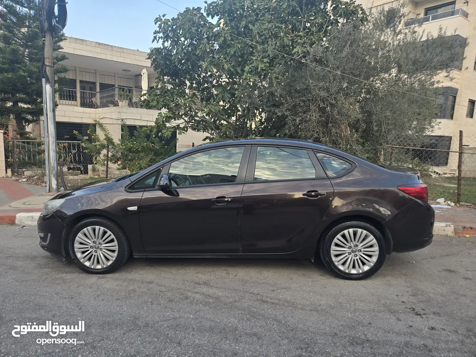 سيارة أوبل أسترا موديل 2015 يد أولى من الشركة 1400 turbo