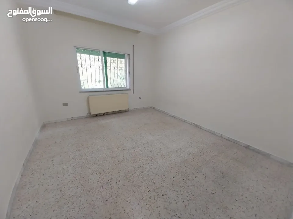 شقة غير مفروشة للإيجار ( Property 38820 ) سنوي فقط