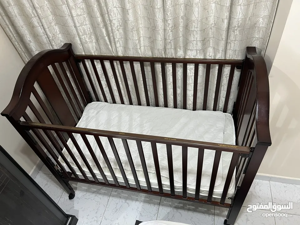 joiniors baby bed سرير اطفال من جنيور