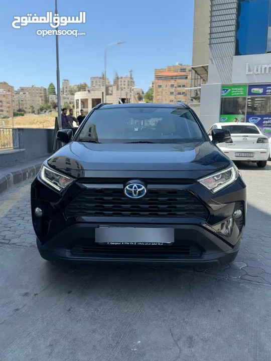 للبيع تويوتا راف فور موديل 2021 وارد المركزيه اسود  بسعر 28500 دينار