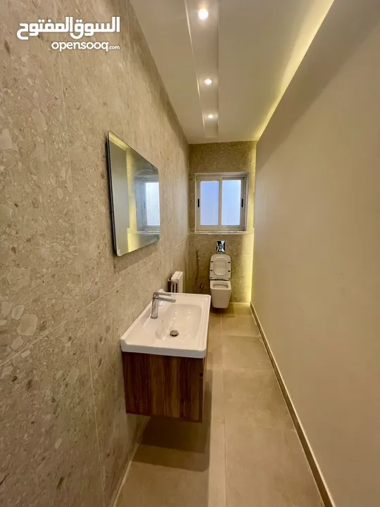شقه طابق اول من فيلا فارغه للإيجار في دابوق - ref : 14625