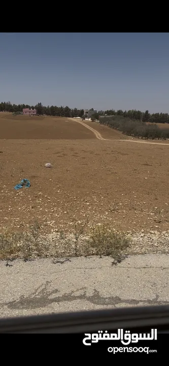 قطعة ارض زراعي وتصلح سكني داخل التنظيم قوشان مستقل مساحه 7557 متر مربع في مأدبا (ذيبان) واجهة 32 متر