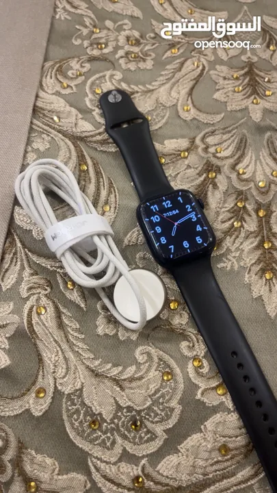 بحالة جيدة Apple Watch series 8 45mm