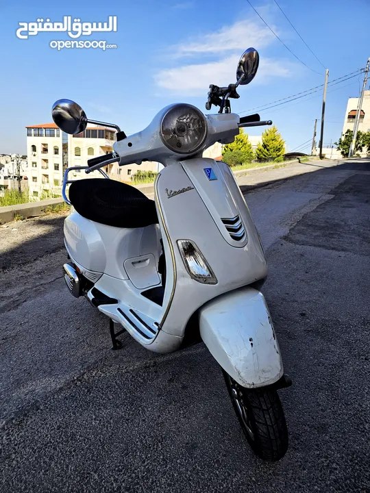 فيسبا 2020 VXL لون أبيض بحالة ممتازة