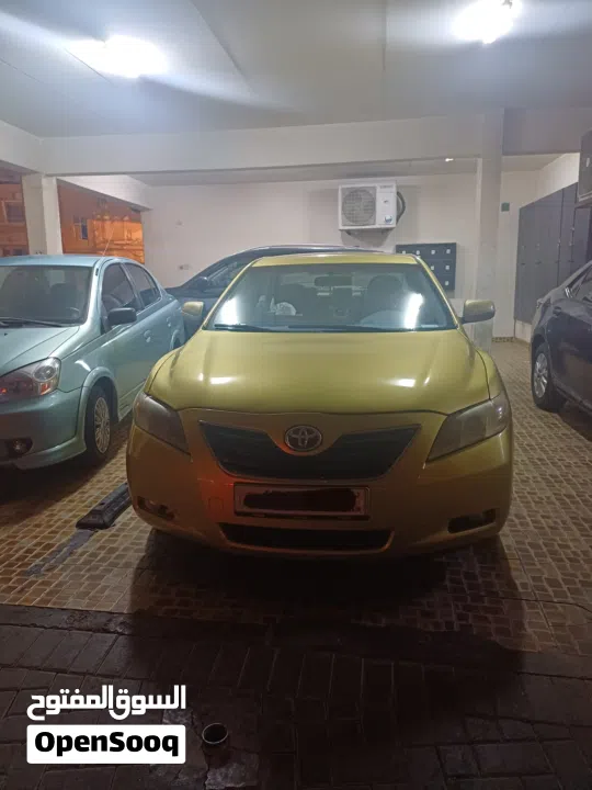 تويوتا كامري  2007  GLX  ذهبي تخشيبة وستارة خلفية  شاشة وكاميرا