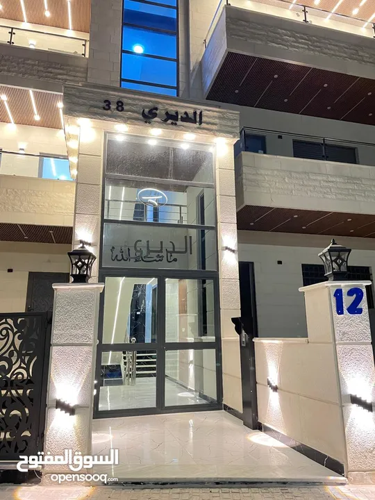 شقة ثالث مع روف مساحة 200م فاخرة و بأعلى المواصفات باجمل مناطق البنيات منطقة فلل قرب الحرية
