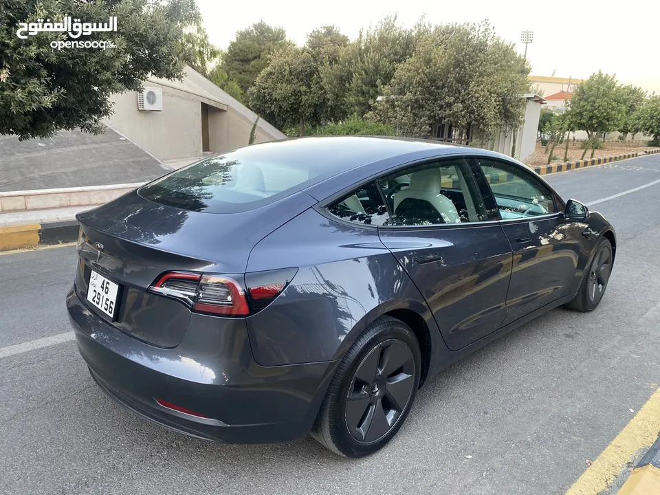 Tesla Model 3  موديل 2023 جمرك جديد  فحص أوتوسكور B+ بدفعة لا تقل عن 10 الاف دينار