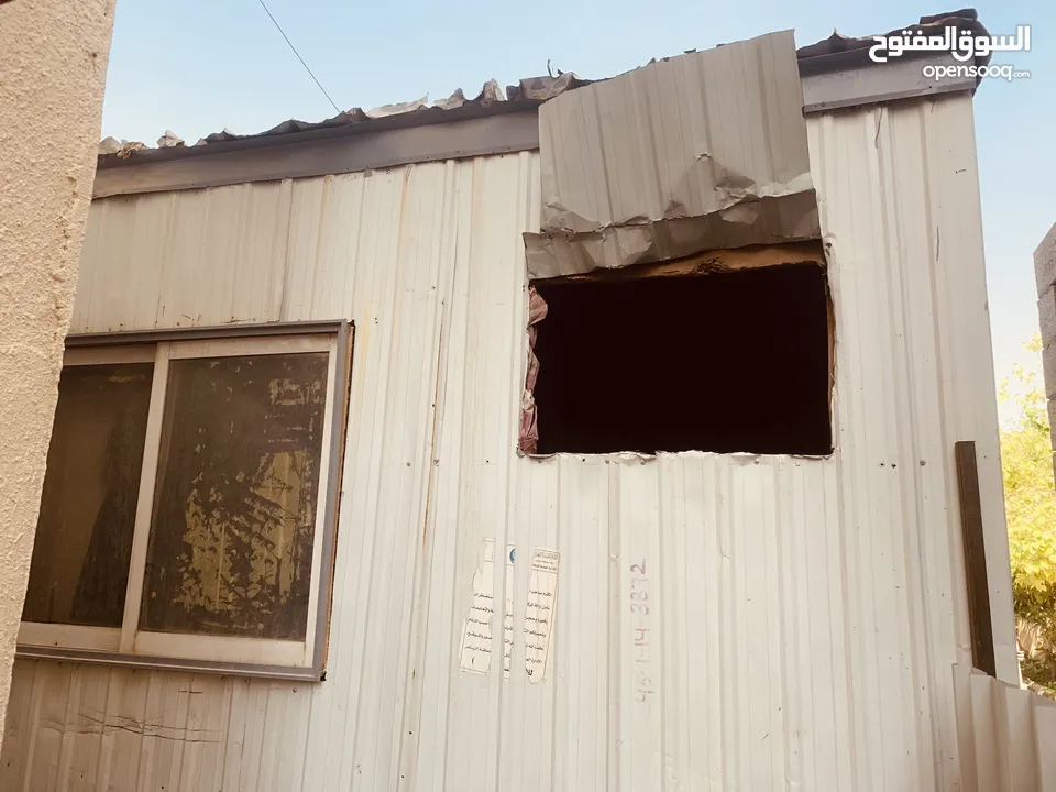 بركسات عدد 3 كل واحد له مقلس مستخدم نظيف