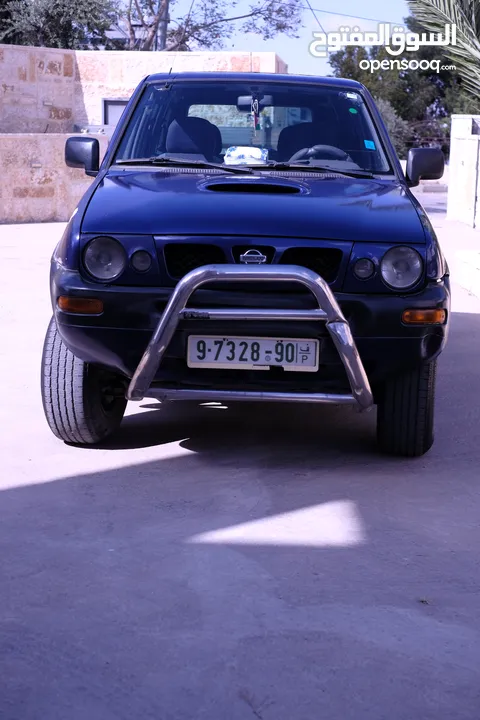 نيسان تيرانو