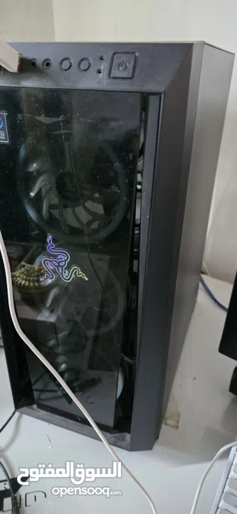 بيع كمبيوتر وشاشة وكيبورد