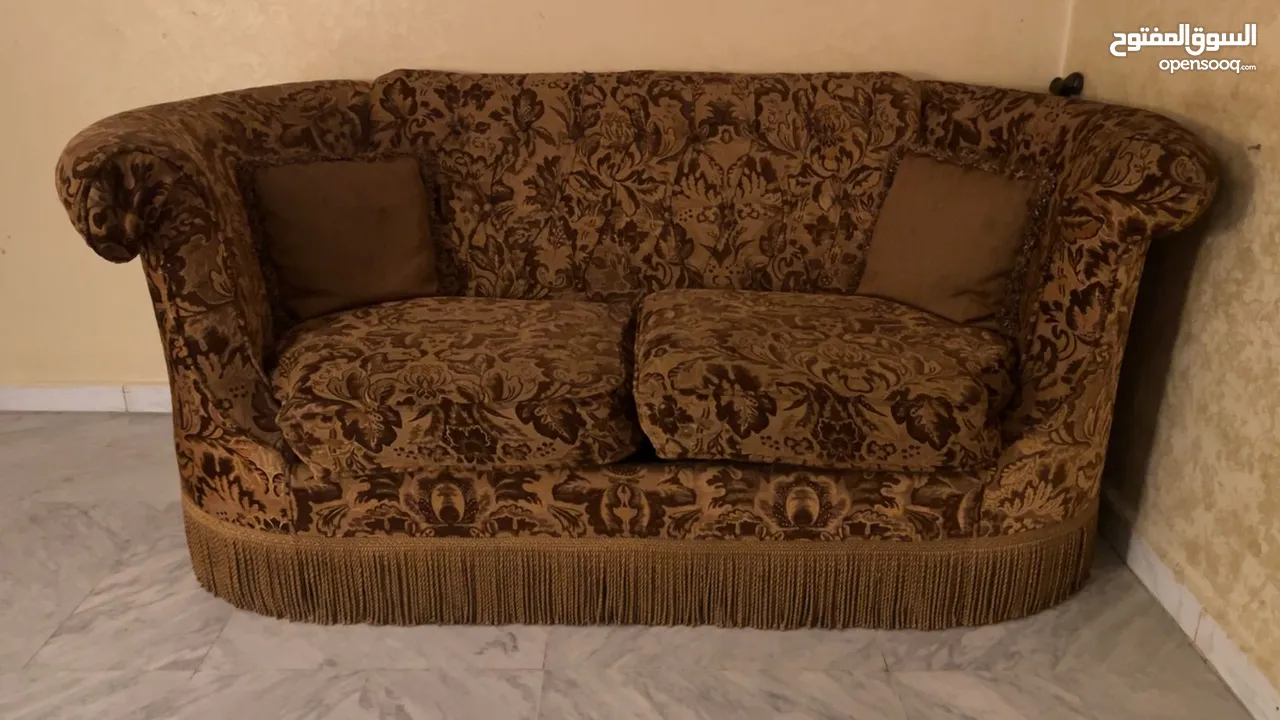 طقم كنب مستعمل بحالة ممتازه