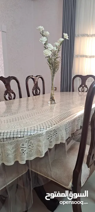 طاوله سفره مع 8 كراسي خشب زان لون عسلي غامق