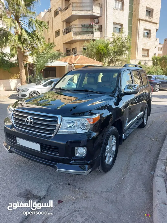 تويوتا لاندكروزر 2015 لون اسود V8 مالك اول  فحص كامل (  33,500 قابل للتفاوض  )