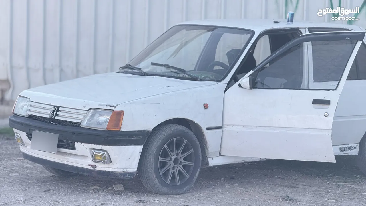 سيارة بيجو 205