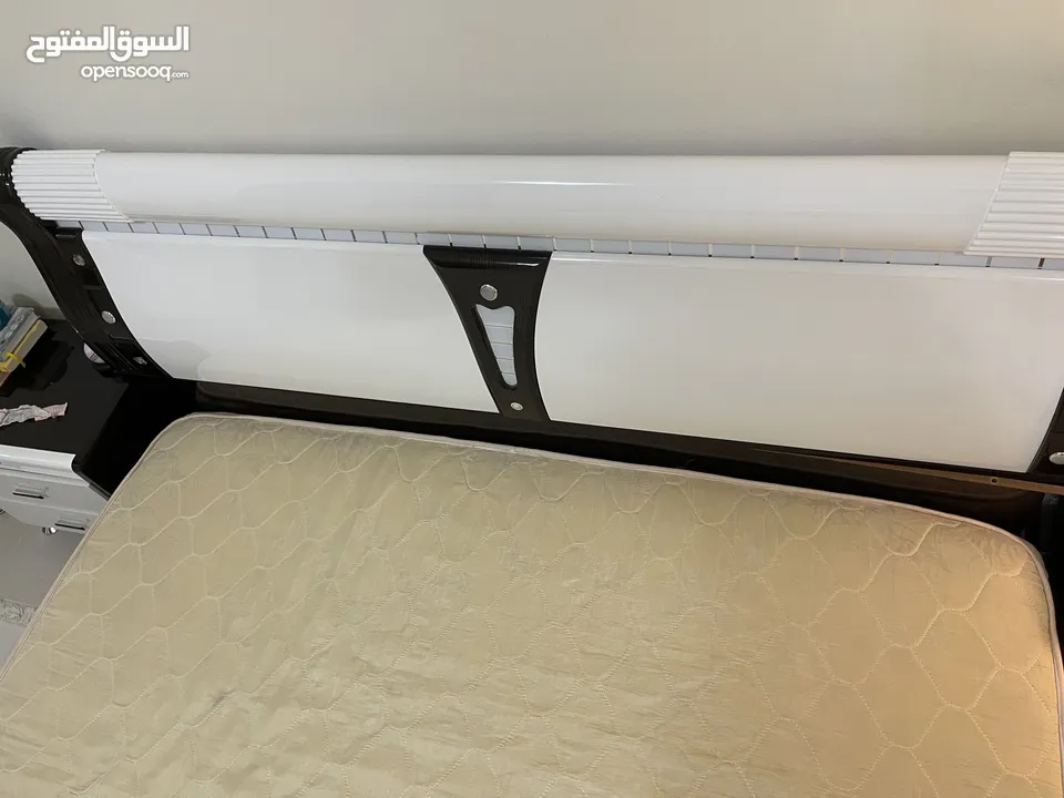 Bed frame & mattress