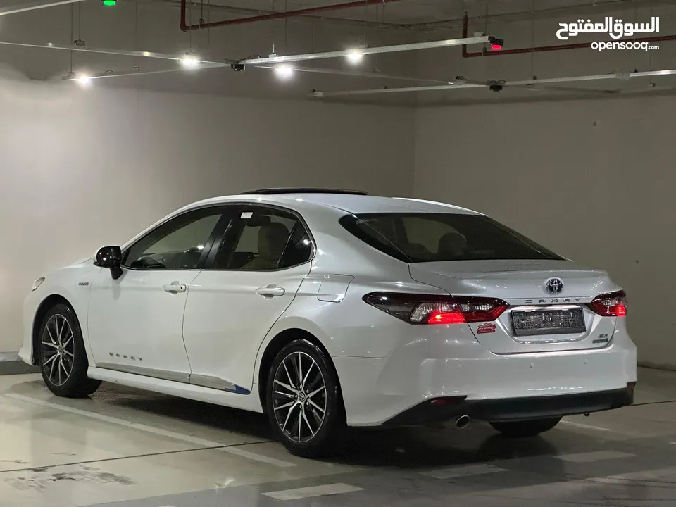 Toyota Camry 2023 Gle  بحالة الوكالة
