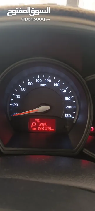 كيا ريو هاتش باك موديل 2015