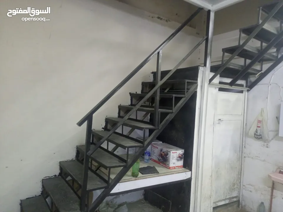 مخازن عدد اثنين للبيع  مساحه كل واحد 48 وسده 45 يعني 90 متر للاستفسار ويصلح صناعي وغذاىي الموقع اهل