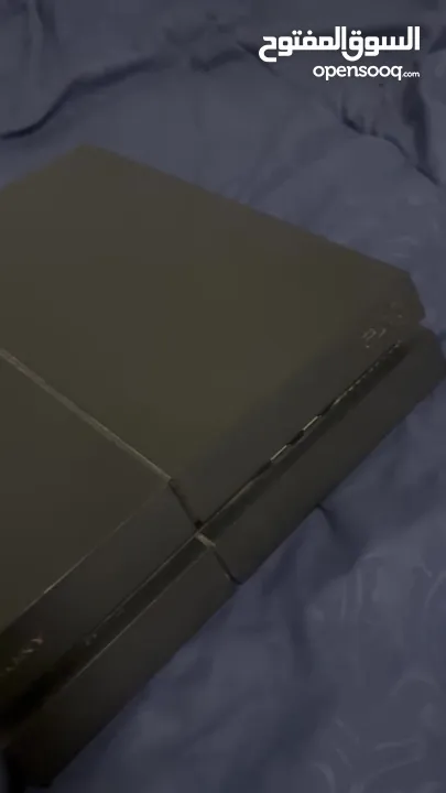 Ps4 مستعمل بحالة الوكالة مع ايدين الاصليه