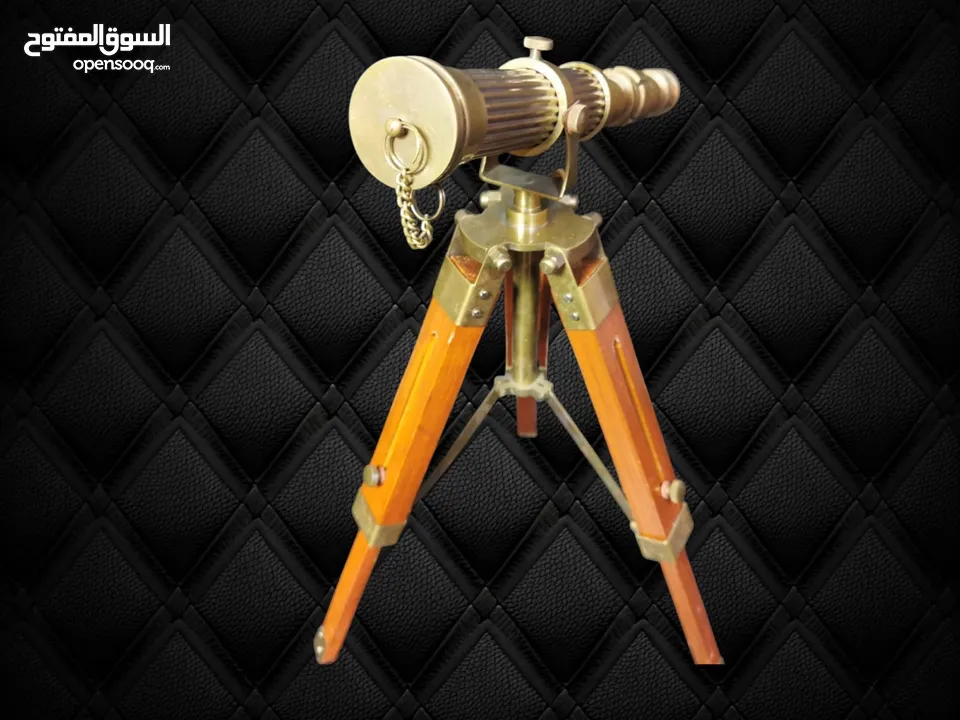 منظار نحاس مع قواعد خشبيه