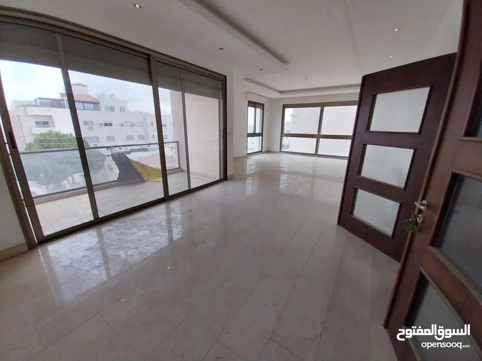 شقة غير مفروشة للإيجار ( Property 38970 ) سنوي فقط