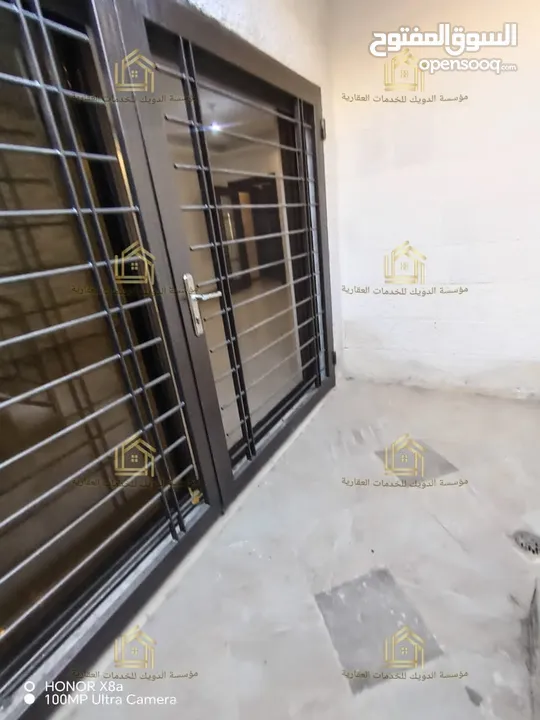 شقة فاخرة كأنها لم تسكن موقع مميز مع ترس ومدخل مستقل