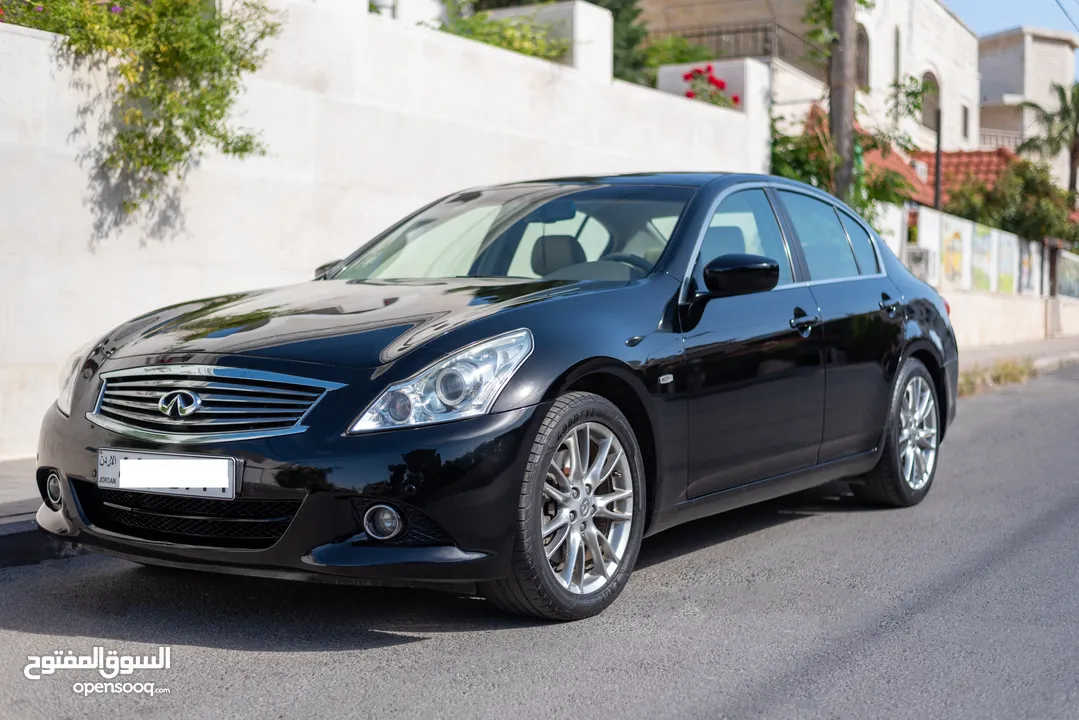 إنفينيتي G37 موديل 2012 - 4 جيد - سيارة رياضية مع محرك V6 3.7L
