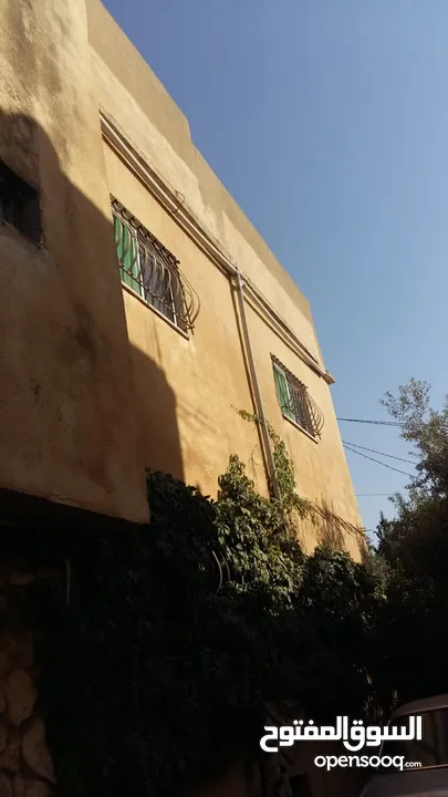 منزل مستقل طابقين للبيع بحالة ممتازة شارع القدس بالقرب من مدرسة خولة بنت الازور الحكومية