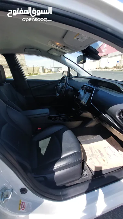 تويوتا بريوس 2022 XLE فحص كامل فل ما عدا الفتحة صنف بيرسونا TOYOTA PRIUS 2022 XLE FULLY LODED