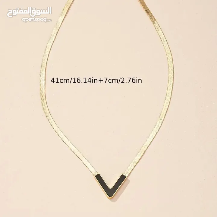 V-Shaped Pendant Necklace With Geometric Earrings Set