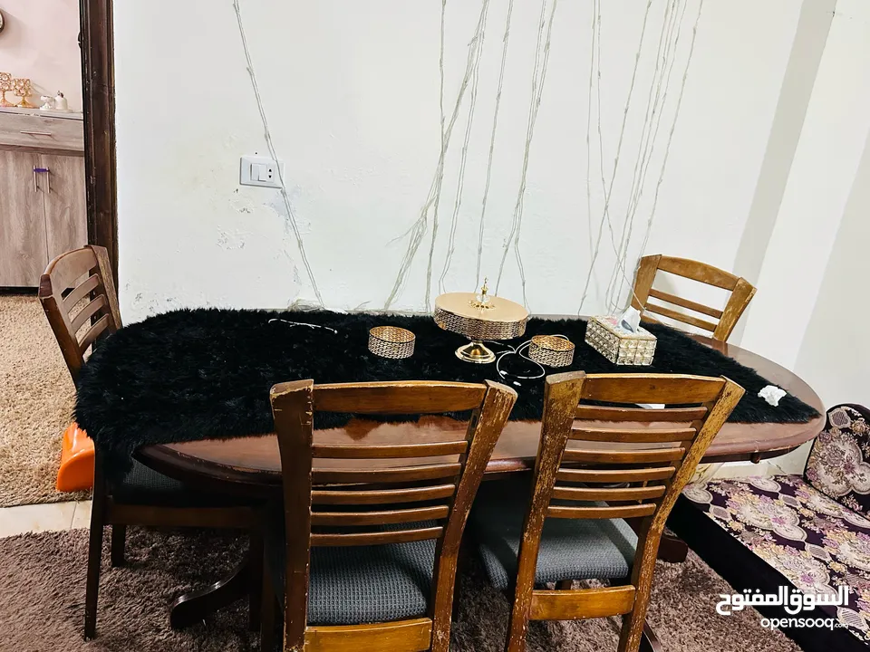 طاوله سفره مع اربع كراسي