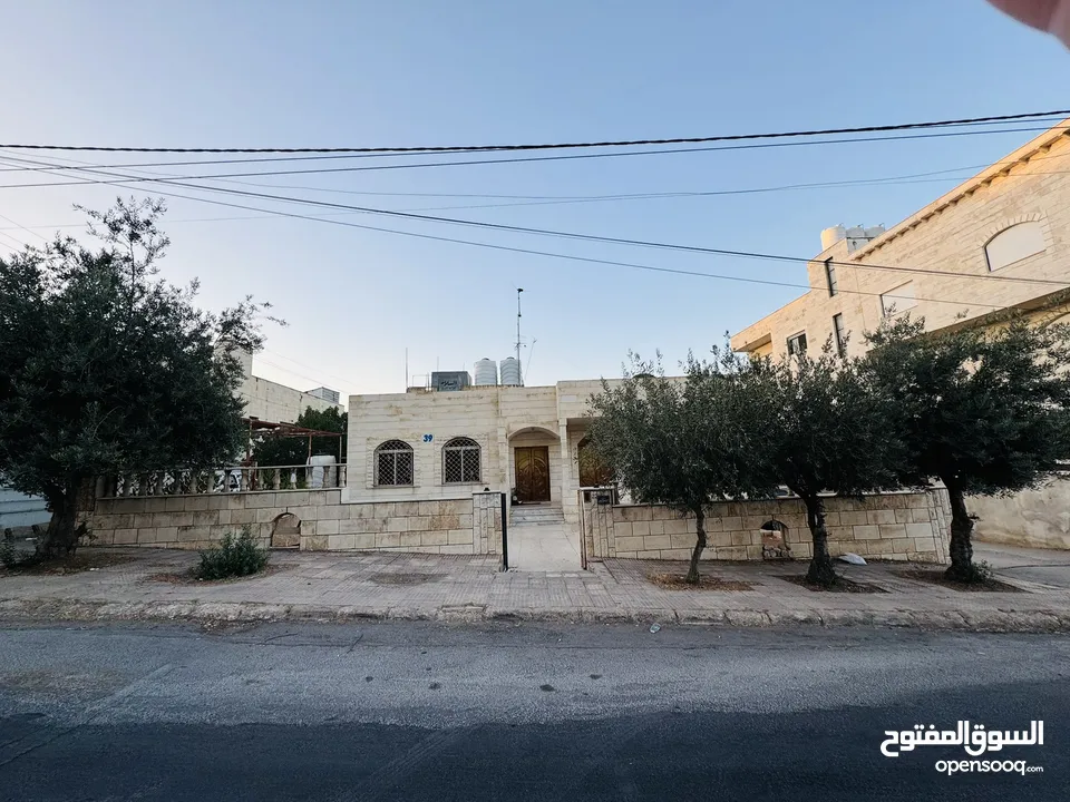منزل مستقل للبيع من المالك مباشره بسعر الأرض والسعر قابل للتفاوض بعد المعاينه للجادين