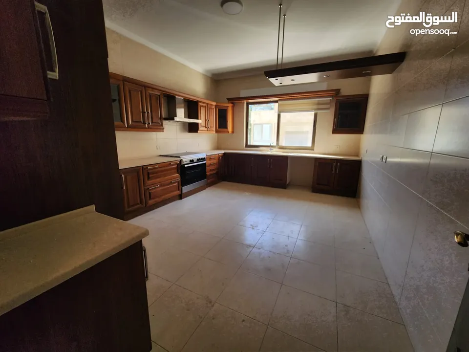 شقة فارغة للبيع بين الدوار الرابع و الخامس - ref: 14595