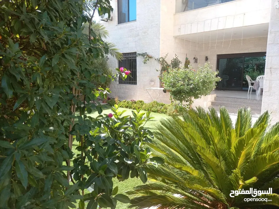 شقة ارضيه بسعر مغري داخلي 332 متر خارجي 180 متر
