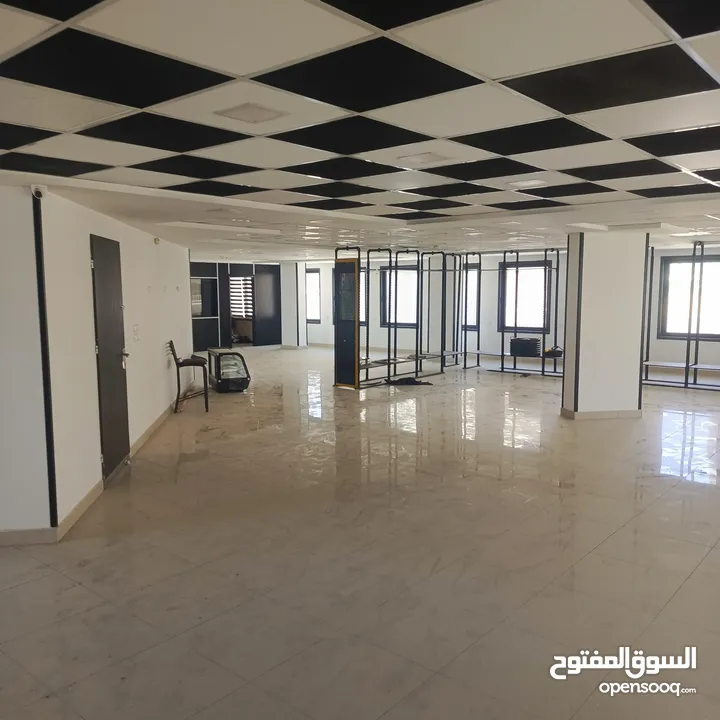 محل تجاري للايجار مساحة 850م