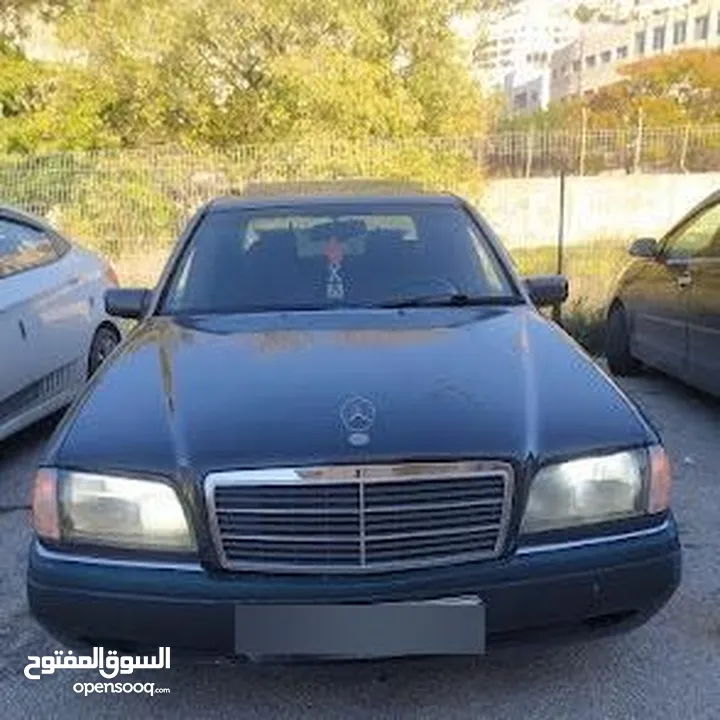 سيارة مرسيدس c220 للبيع بسعر مغري موجودة بنابلس