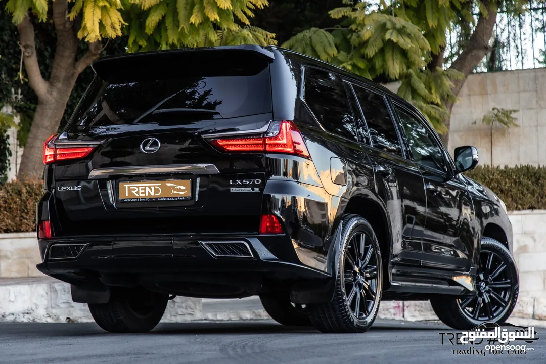 Lexus Lx570 2016 black edition    السيارة مميزة