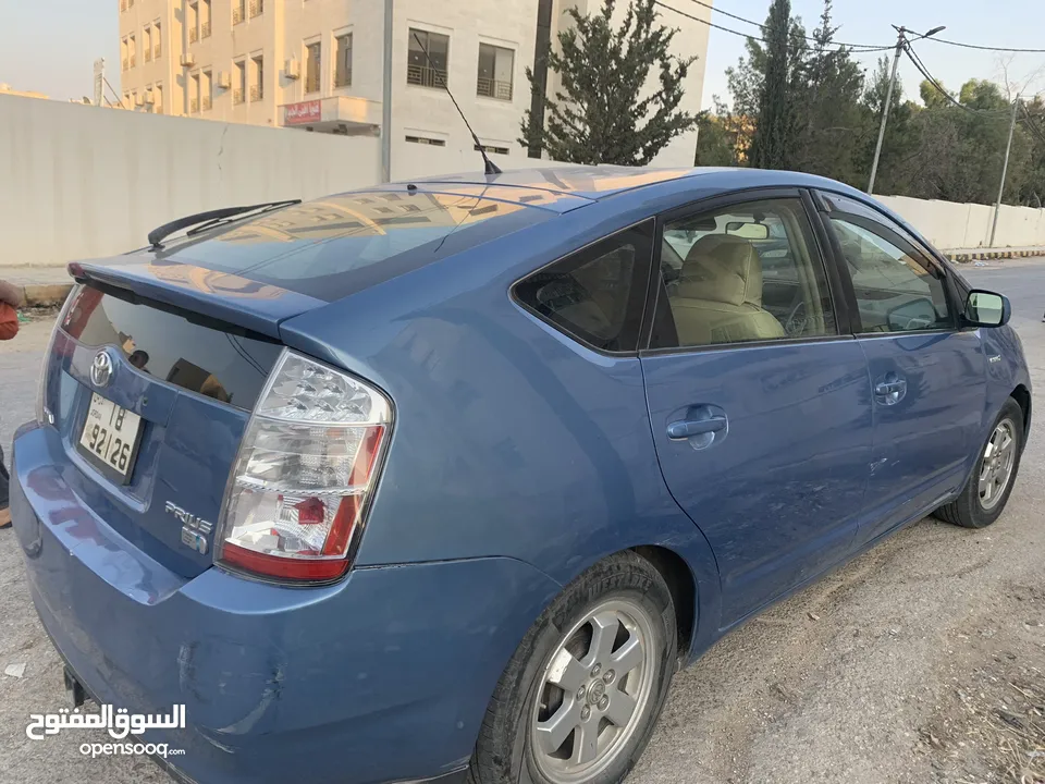 سيارة تويوتا بريوس