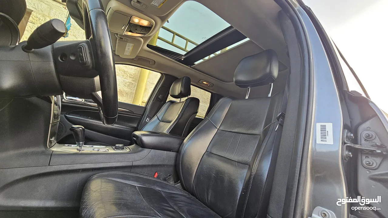 Grand Cherokee 2011 - جراند شروكي فل اضافات بانوراما بحالة ممتازة