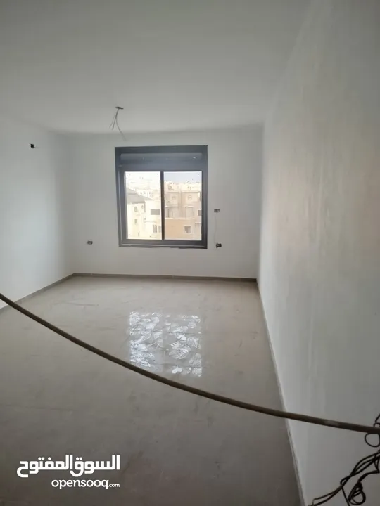 شقة في الماصيون طابق اول في منطقة حيوية بجانب الشارع