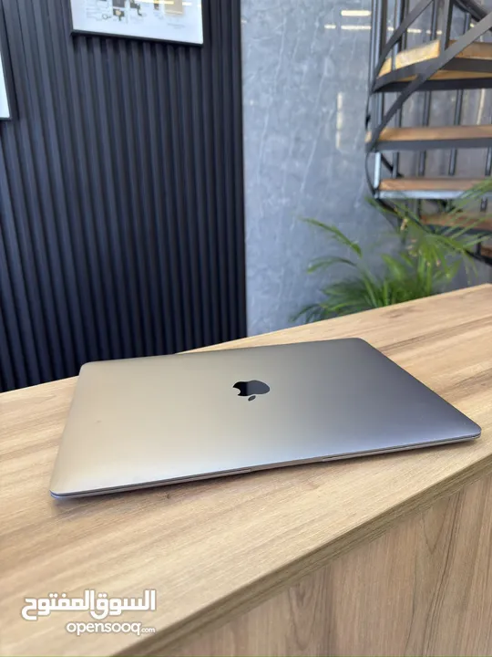 MacBook Air 13”  i5  8GB RAM  512GB SSD